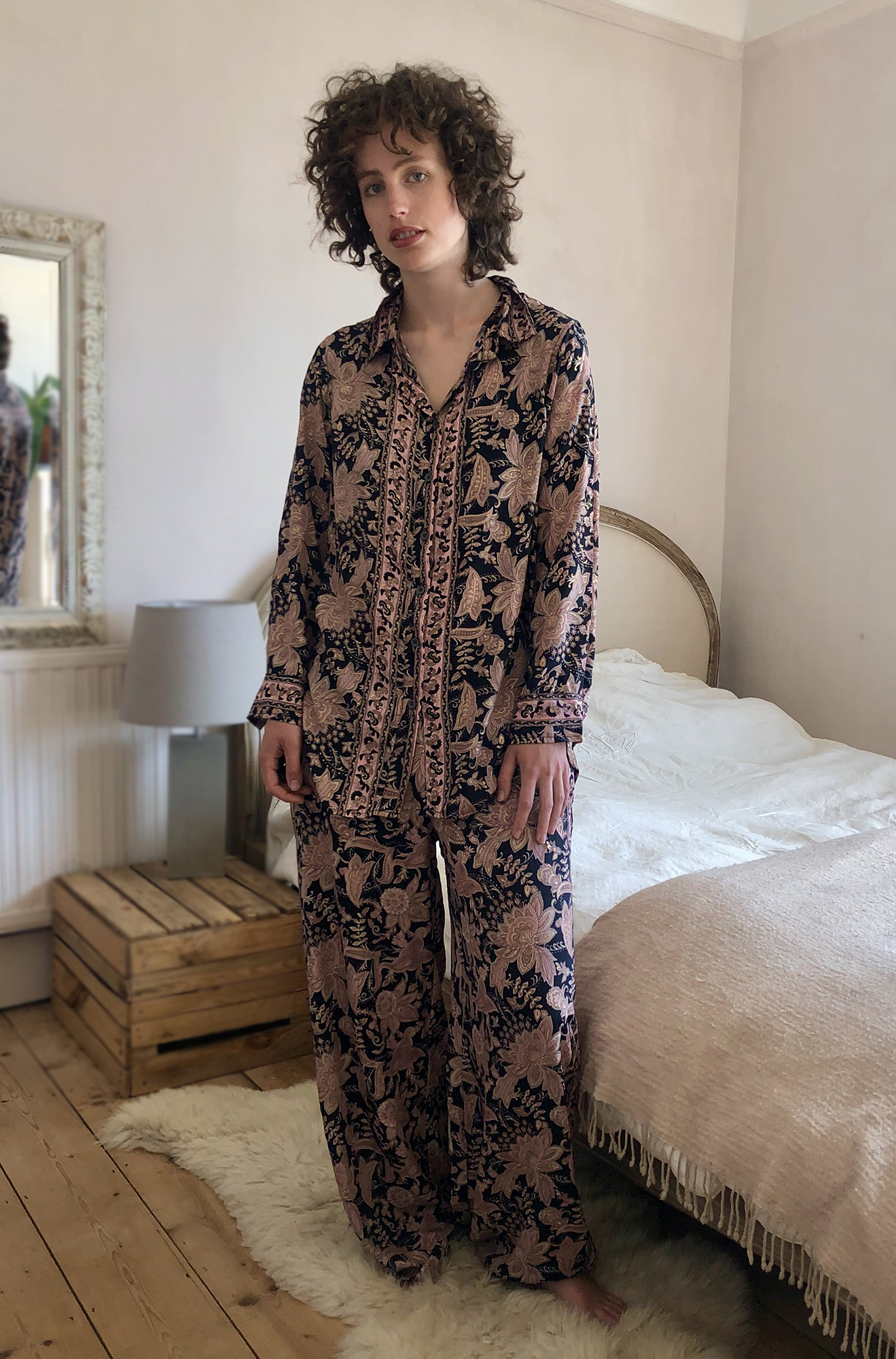 Silky Pyjamas in Lily Black with gold-1